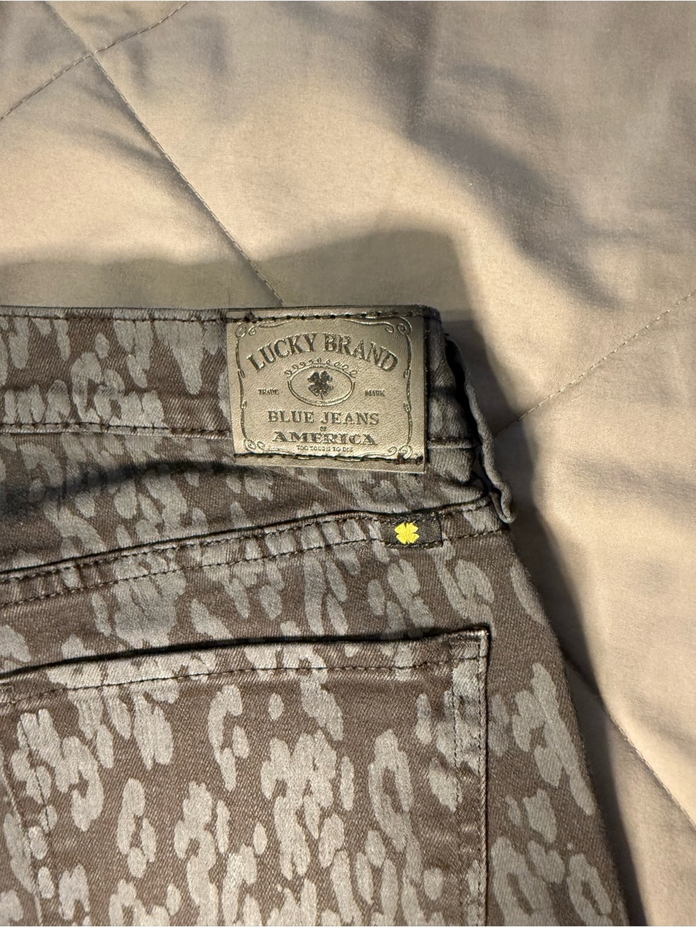 Lucky Brand women’s black subtle cheetah Patterned Jeans